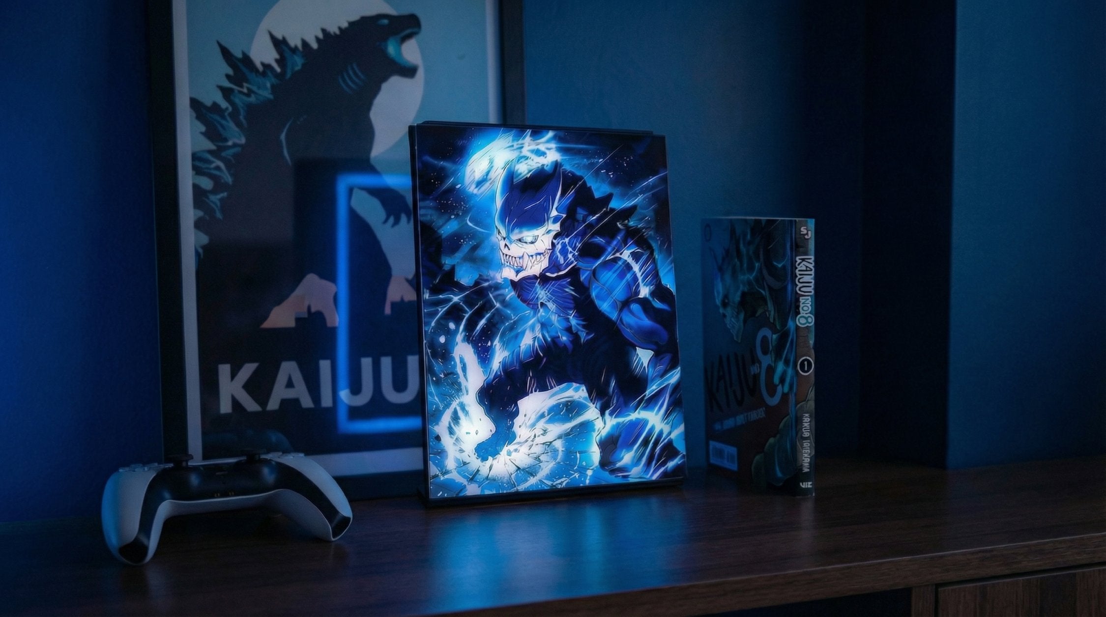 Cadre lumineux LED Aura Box Kaiju No. 8 allumé dans un setup gaming - Impression UV relief 2.5D par Silicone Valley